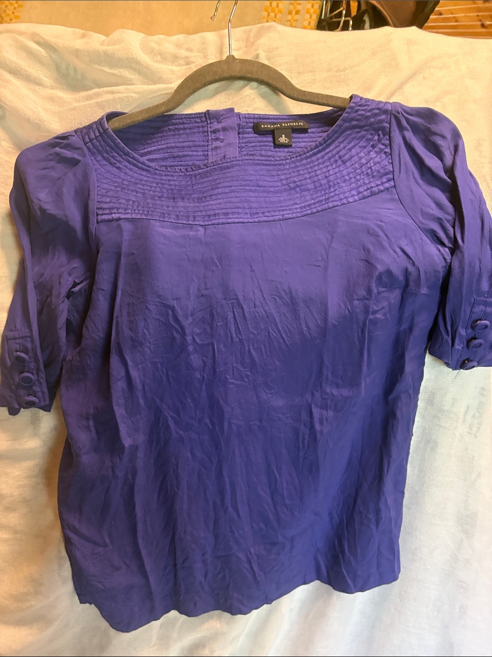 Banana Republic Violet Pintuck Yoke Short Sleeve Blouse 💯 SILK